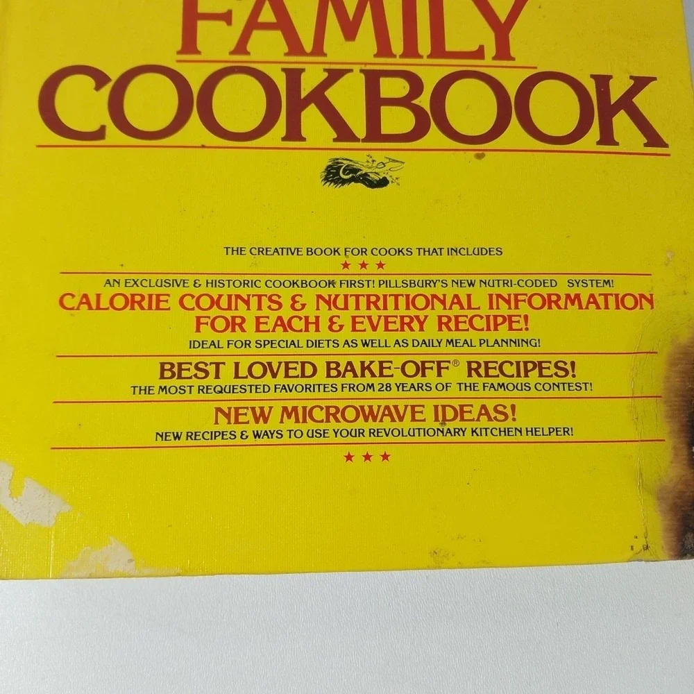 Pillsbury‎ Kitchens' Family Cookbook Hardcover Ring Binder (1979)